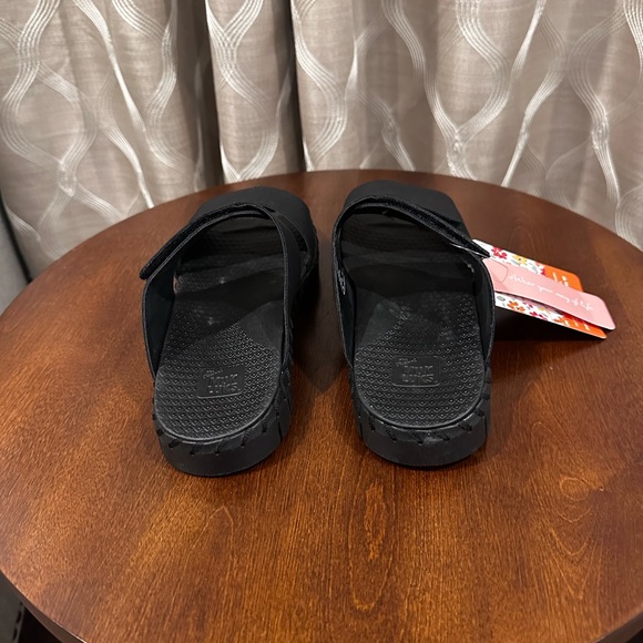 MUK LUKS Woman’s Flexi Sandals w/ Soft Cushion- Size: 7 - Picture 6 of 8